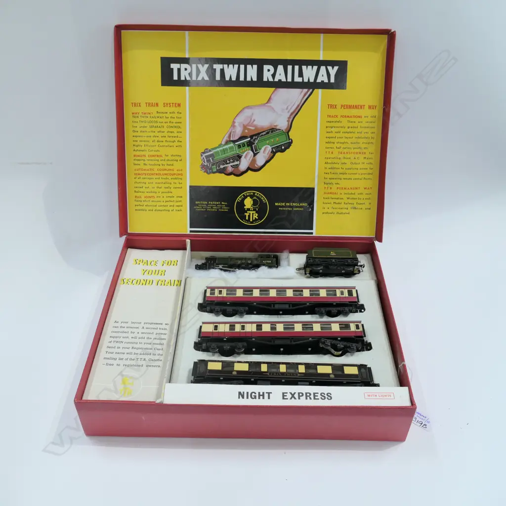 BOXED TRIX TWIN NIGHT EXPRESS RAILWAY; 17361 Image 1++