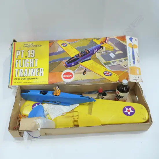 COX BOXED PT 19 FLIGHT TRAINER L. 590MM; 17350