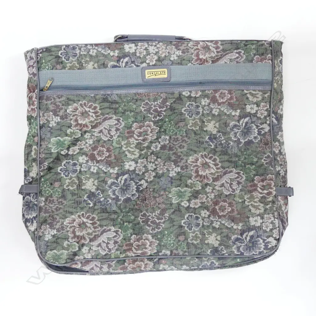 1 TAPESTRY STYLE TRAVEL CLOTHING BAG & CLOTHING RACK Image 1++