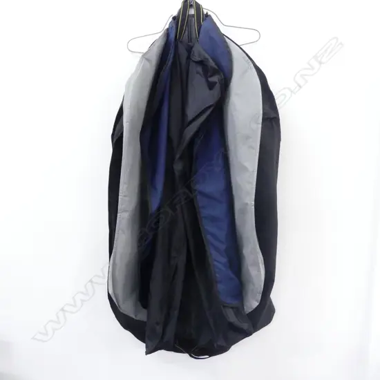 4 TRAVEL CLOTHES BAG COVER & 1 CLOTHES RACK
