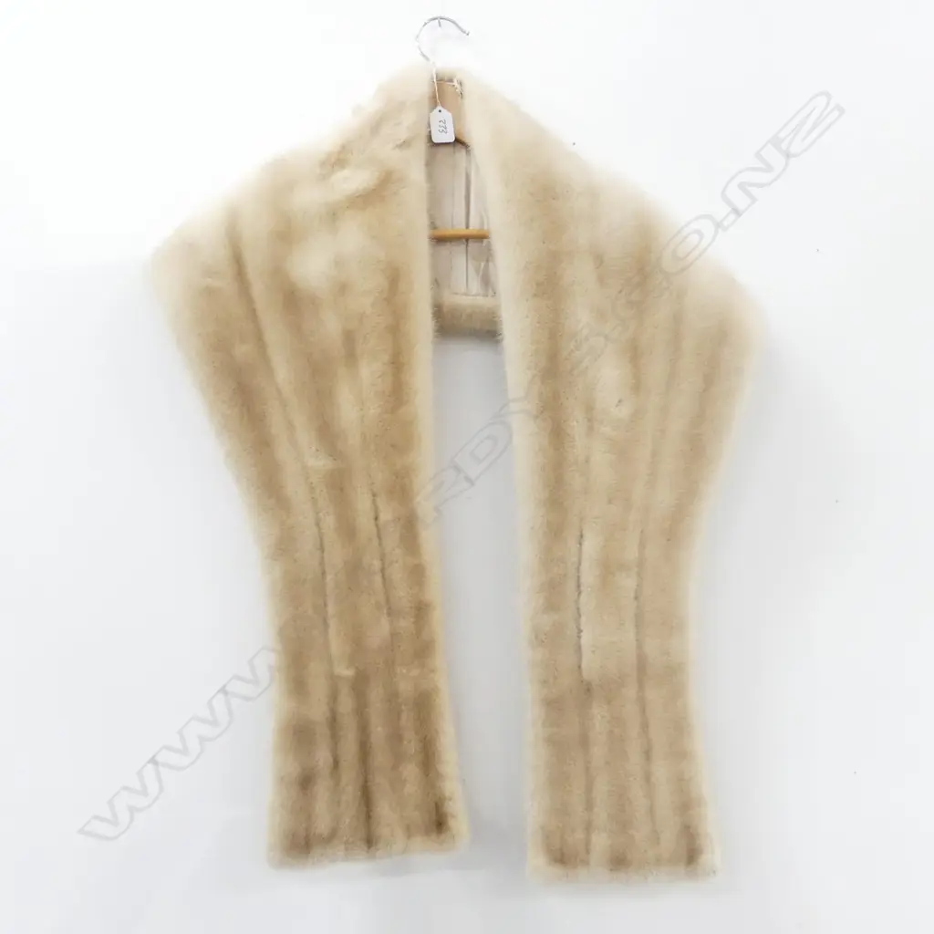 MINK STOLE Image 1++