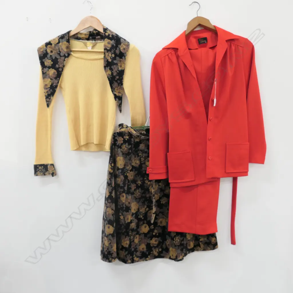 GOOD VINTAGE 1970S RED PANTSUIT & VELVET SKIRT/TOP SET Image 1++