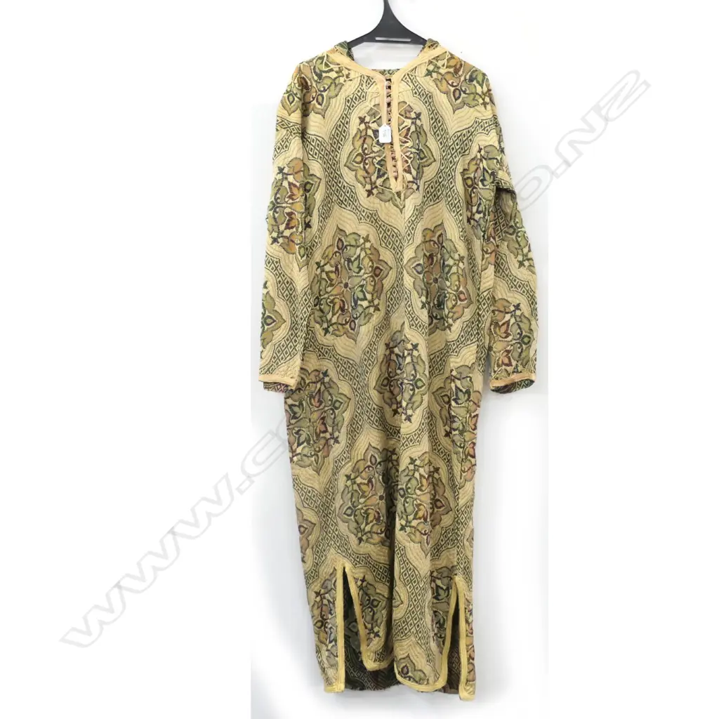 1970S WOMAN'S MORROCAN CAFTAN, EMBROIDERED, SMALL Image 1++