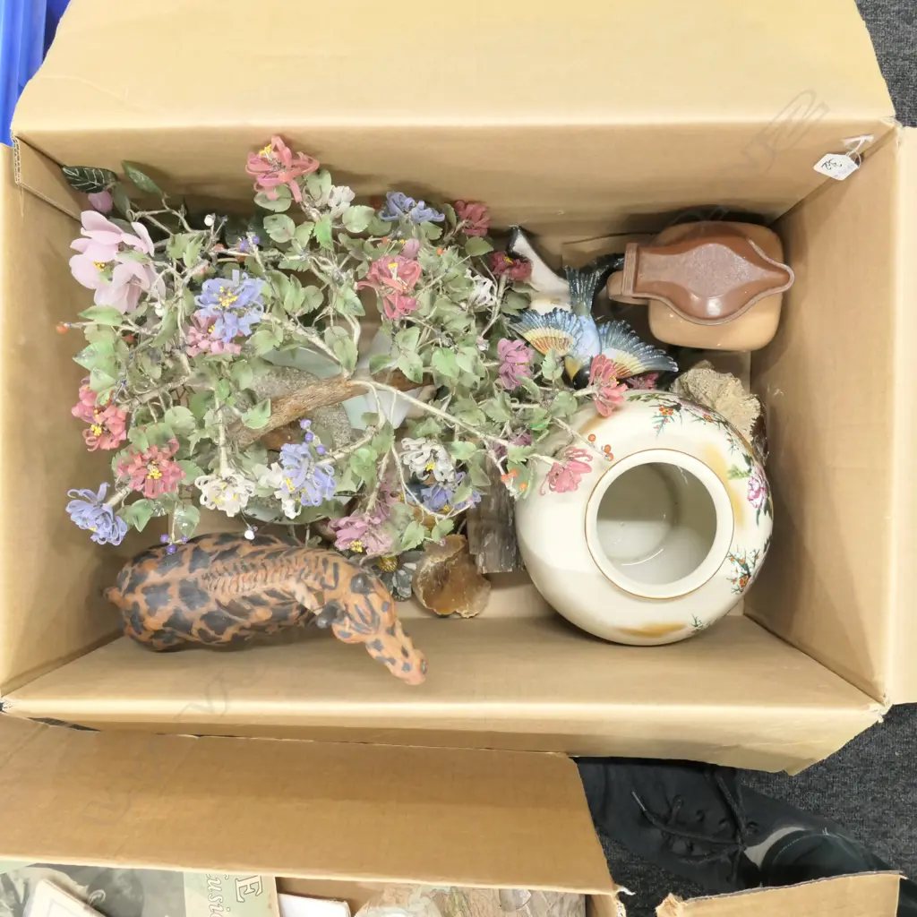 BOX LOT OF DECORATIVE TREES, VASE, AMBER, JUG, GIRAFFE. Image 1++