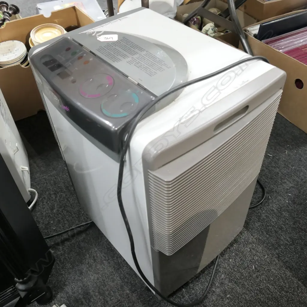 GOOD DELONGHI DEHUMIDIFIER  Image 1++