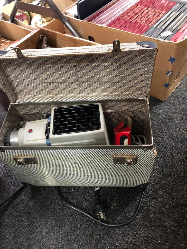 PROJECTOR IN BOX Image 1++