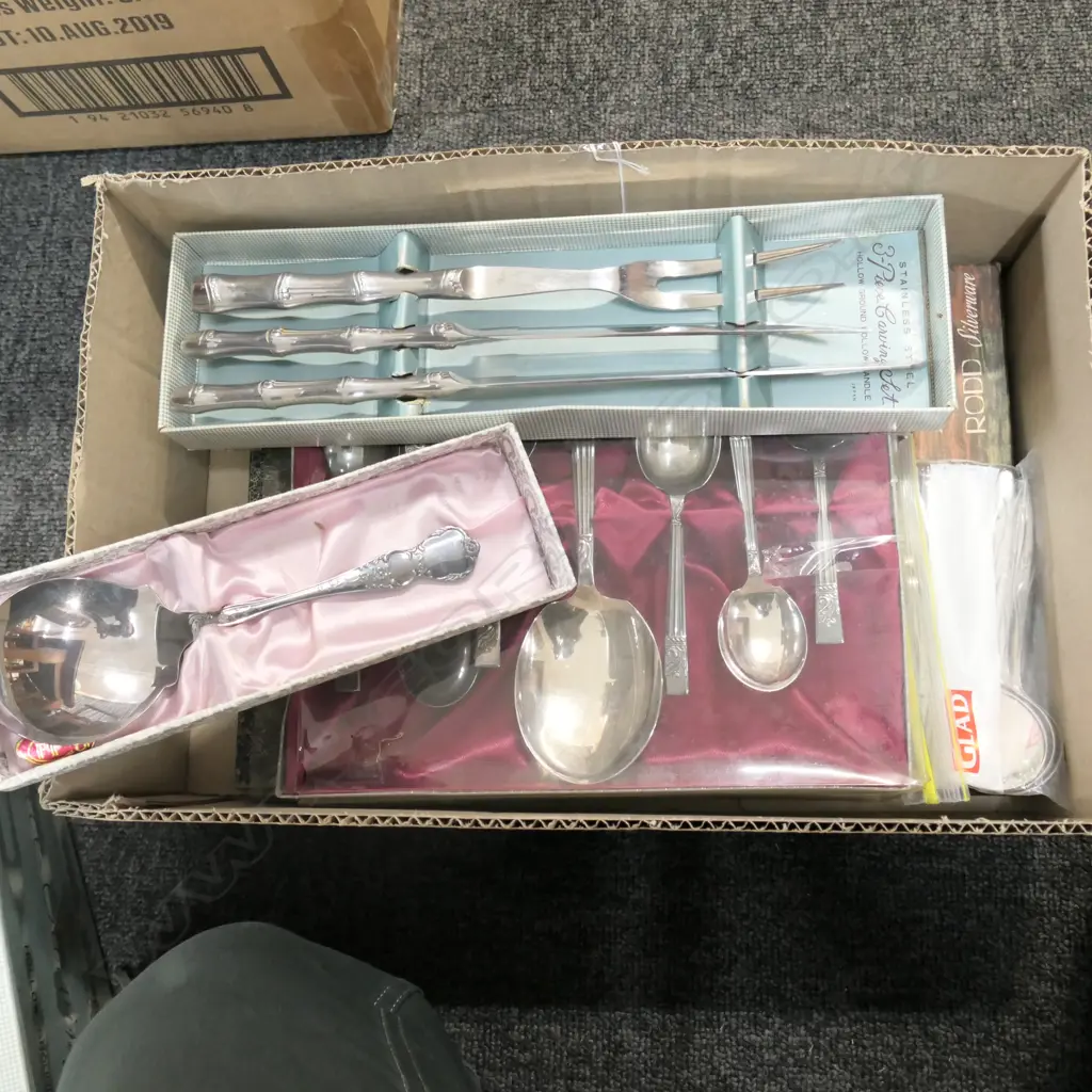 LOT ASST BOXED SILVERWARE Image 1++