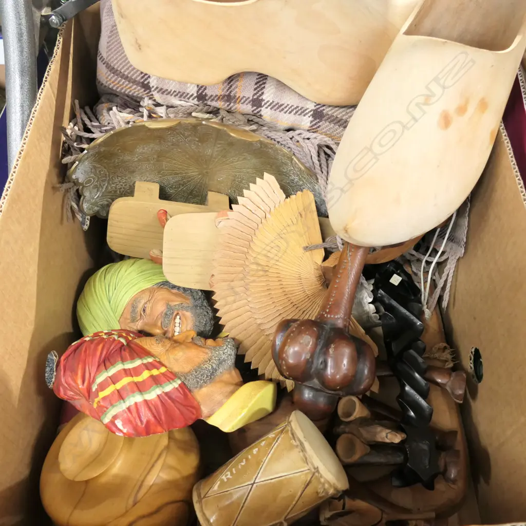 BOX LOT OF WOODEN ITEMS Image 1++