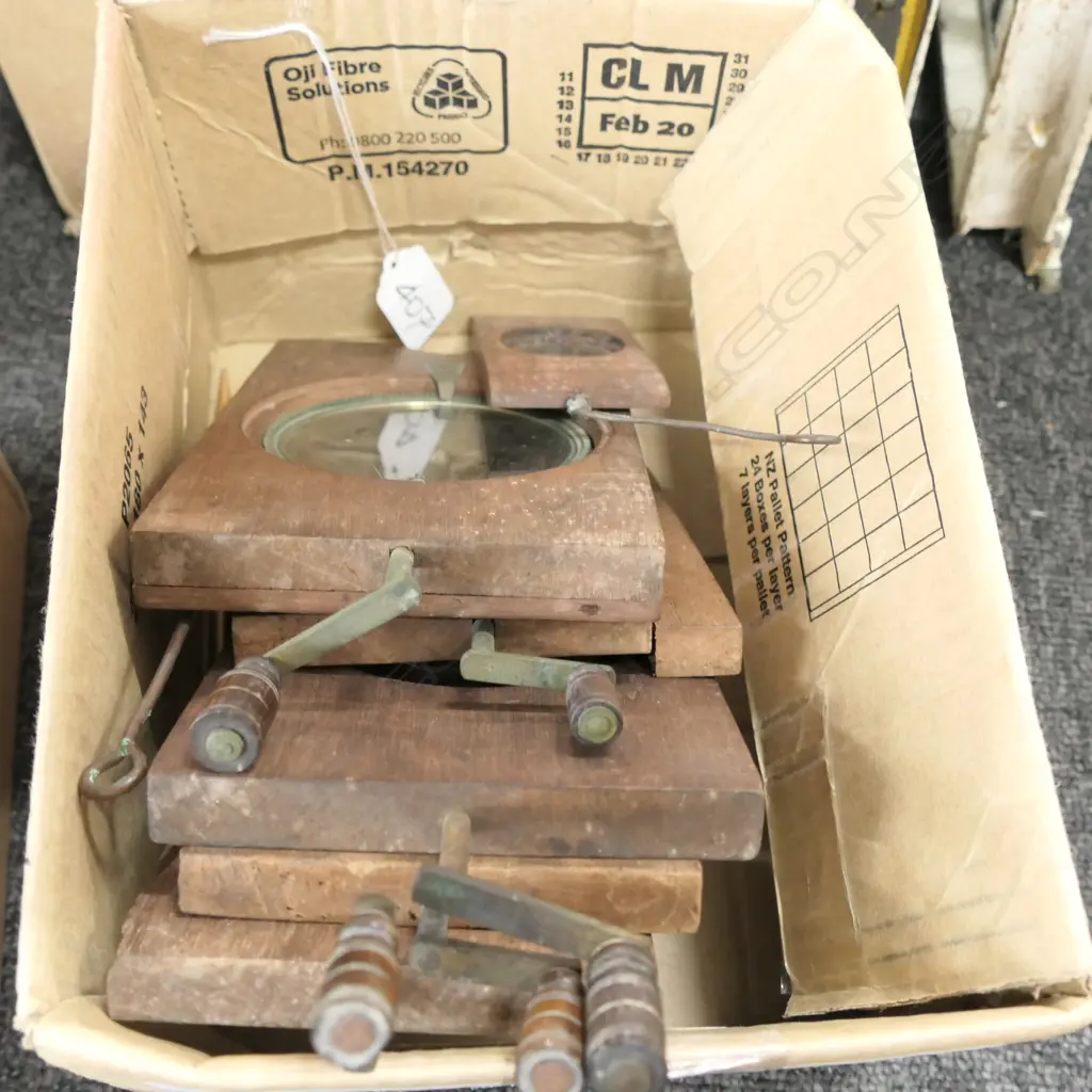 BOX WINDING GLASS KALEIDOSCOPES + ASST SCENES Image 1++