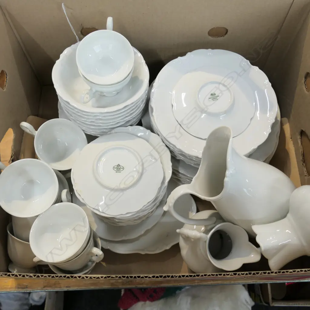 HUTSCHENREUTHER DRESDEN PART DINNER SERVICE Image 1++
