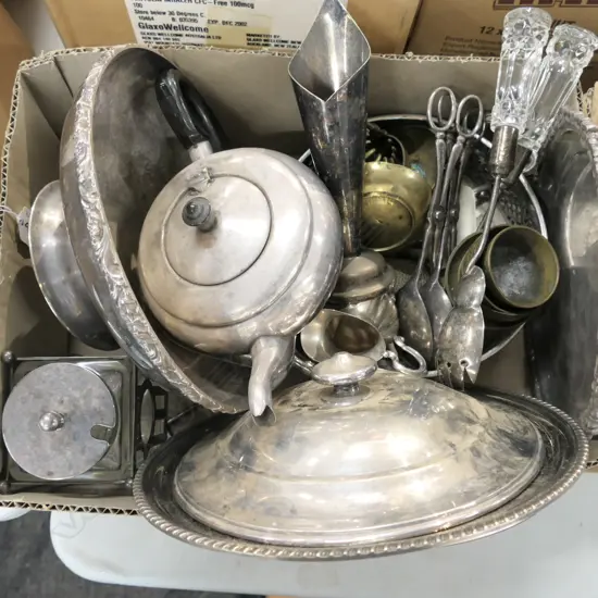 BOX ASST EP PLATTERS / COMPORT / BRASSWARE ETC