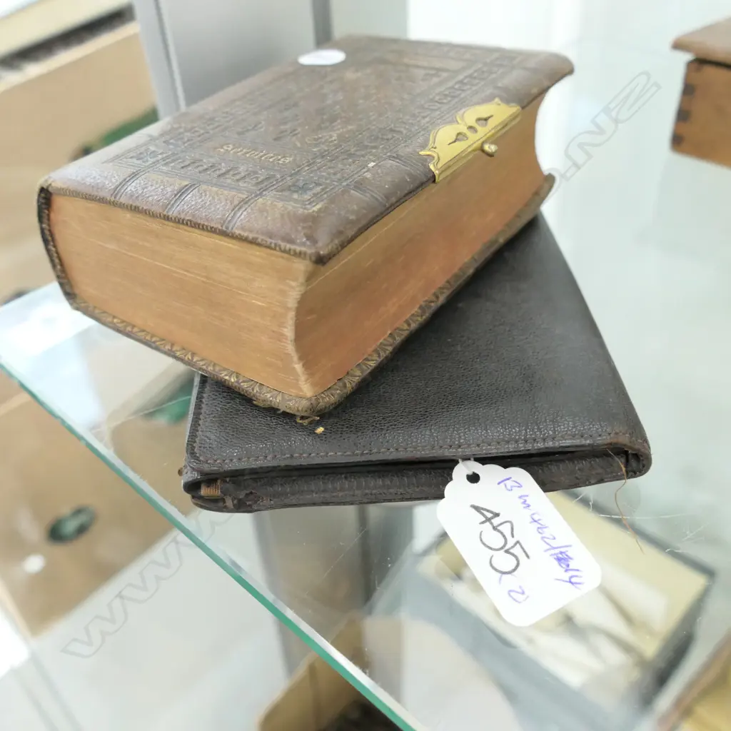 LEATHER WALLET AND LEATHER BOUND CHURCH SERVICES BOOK L. 160MM; 17431 Image 1++