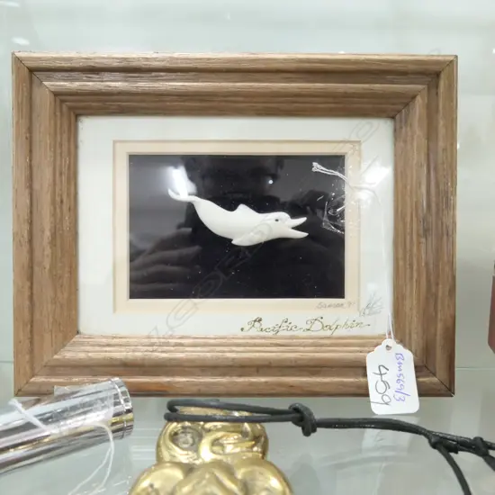 FRAMED IVORY PACIFIC DOLPHIN L. 80MM