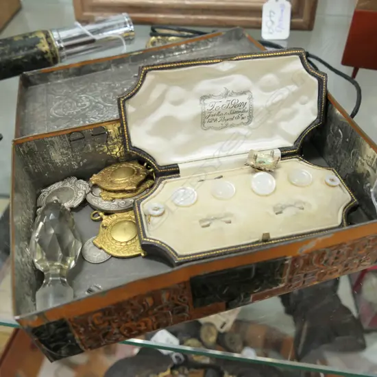 EDWARDIAN TIN CASED BUTTONS / MEDALS ETC