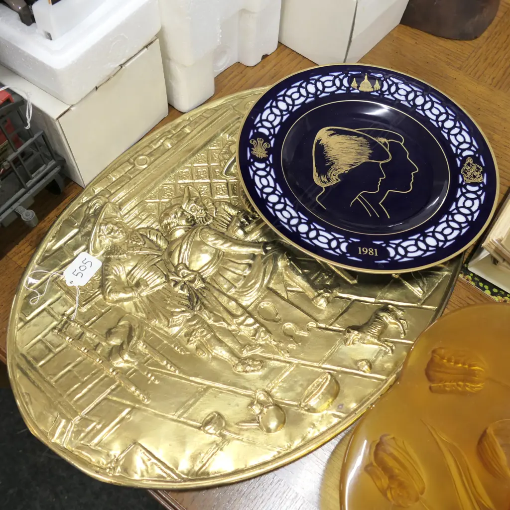 OLD BRASS WALL PLATE + ROYAL WEDDING MEMORABILIA PLATE Image 1++