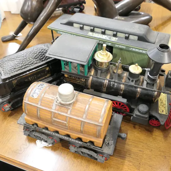 JIM BEAM TRAIN DECANTER + 3 CARRIAGES