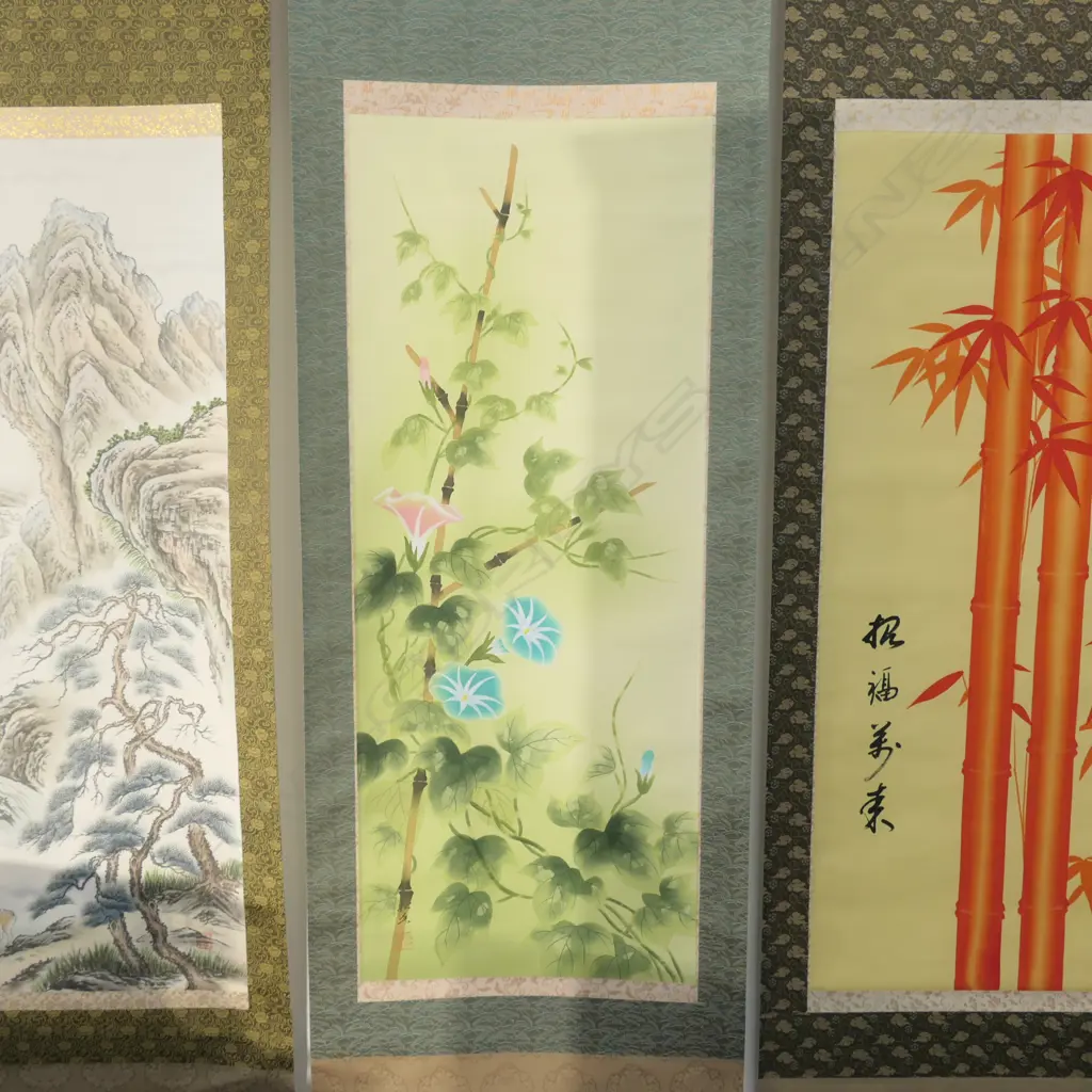 JAPANESE KAKEJIKO (HUNG SCROLL), IN ORIGINAL BOX, FLOWERING VINE (246) Image 1++