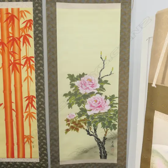 JAPANESE KAKEJIKO (HUNG SCROLL), IN ORIGINAL BOX, PEONY BLOSSOMS (30)