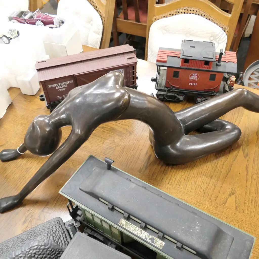 MODERN SCULPTURAL BRONZE OF WOMAN SHAPE L. 990MM Image 1++