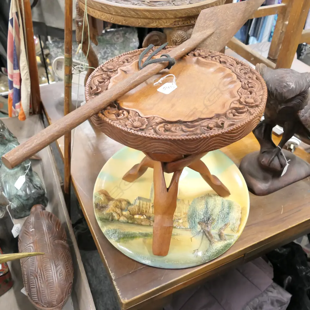 TEAK TRIPOD STOOL, WOODEN SPEAR AND WALL PLATE WITH CATHEDRAL Image 1++