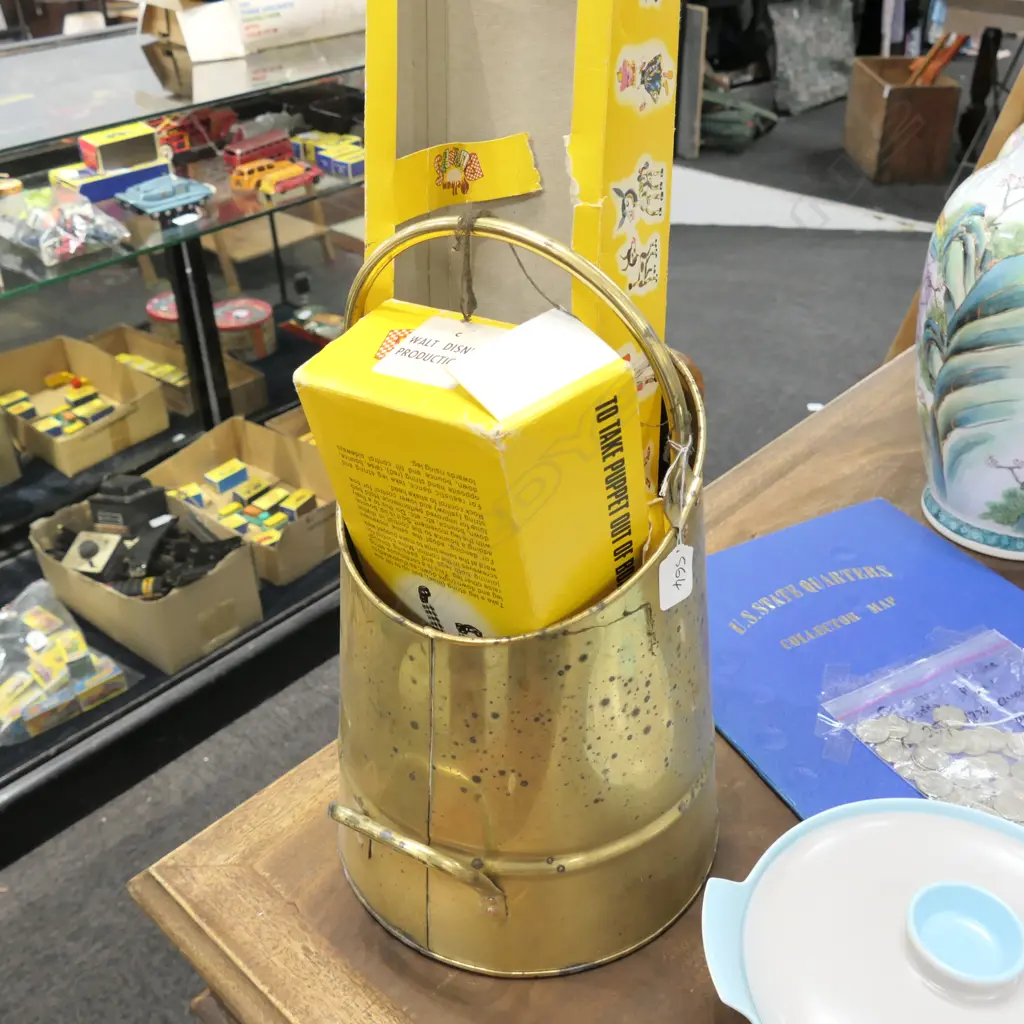 BRASS COAL BUCKET AND TWO STRING PUPPETS Image 1++