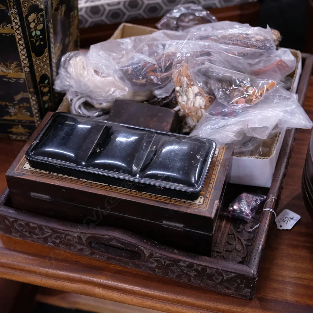 HARDWOOD TRAY AND CONTENTS Image 1++