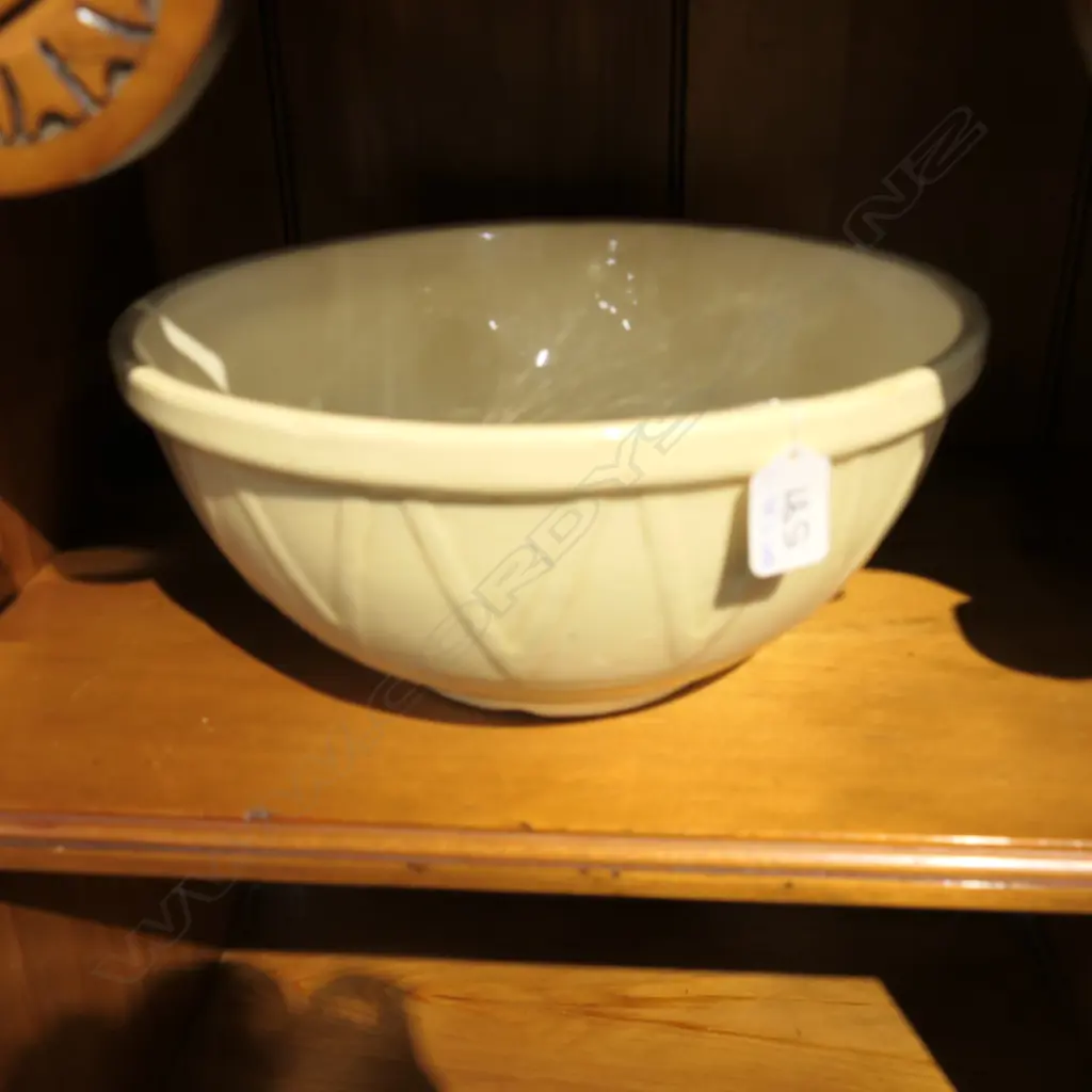 VINTAGE CERAMIC MIXING BOWL Image 1++