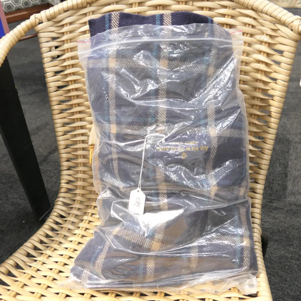 AIR NZ FIRST CLASS BLANKET Image 1++