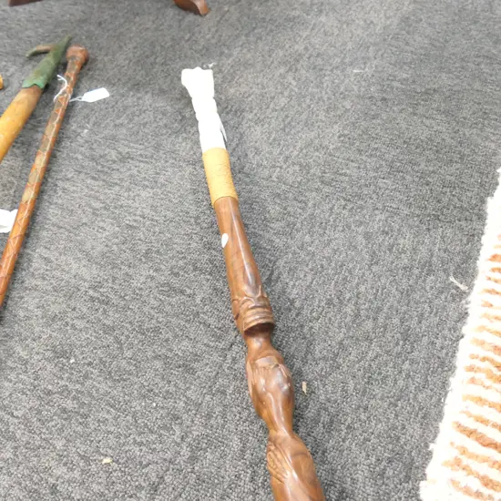 WOODEN ISLAND STAFF W/ CARVFED BONE FIGURE H. 980MM; 17678