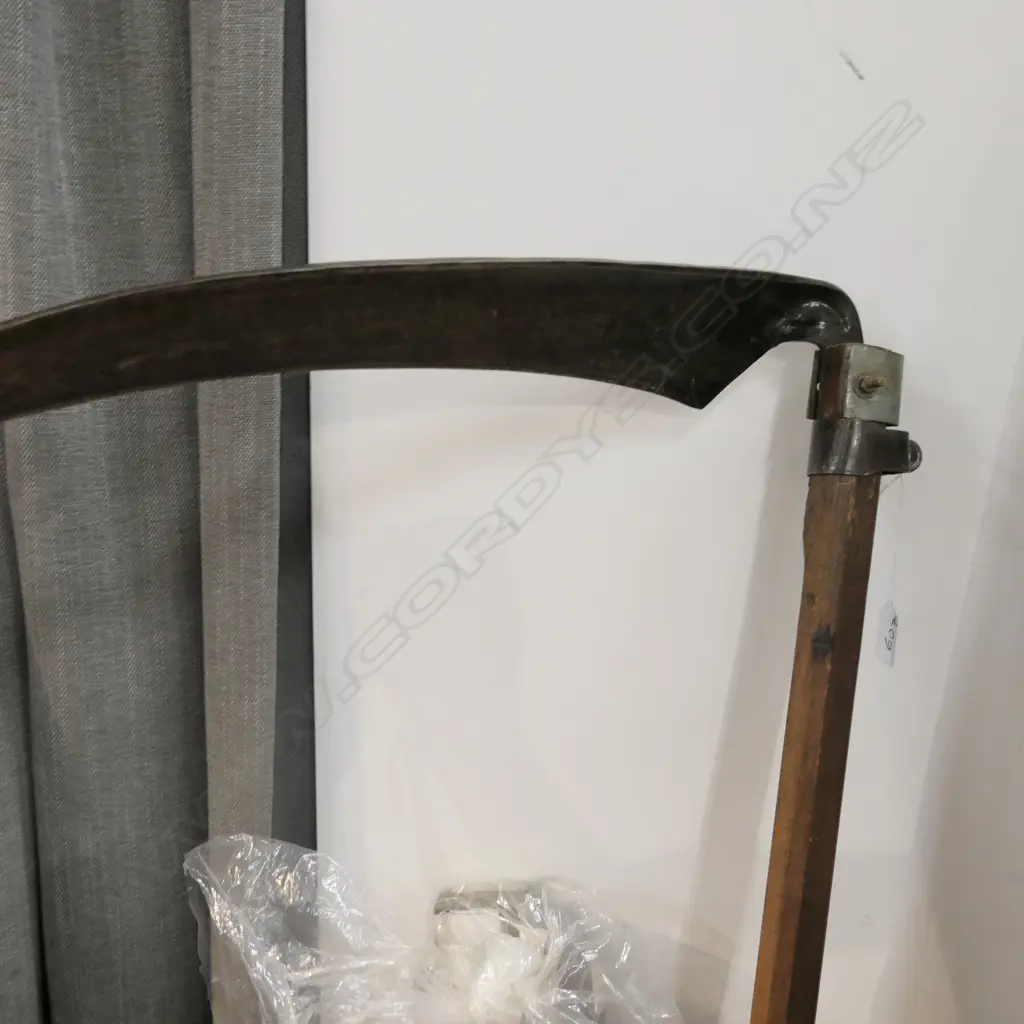 VINTAGE WOOD HANDLED SCYTHE 1750MM Image 1++
