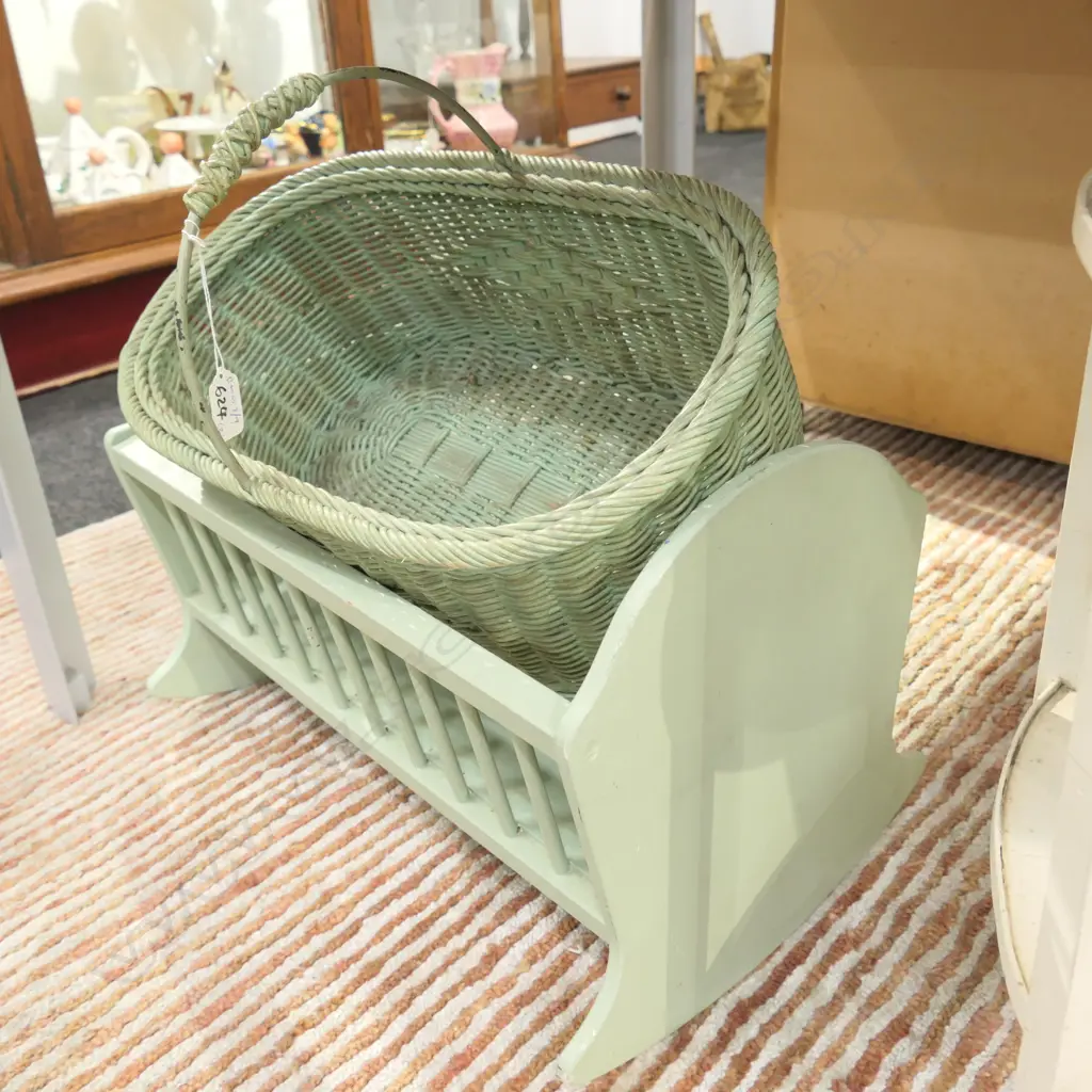 VINTAGE TOY CRADLE AND BASKET L 460 MM Image 1++