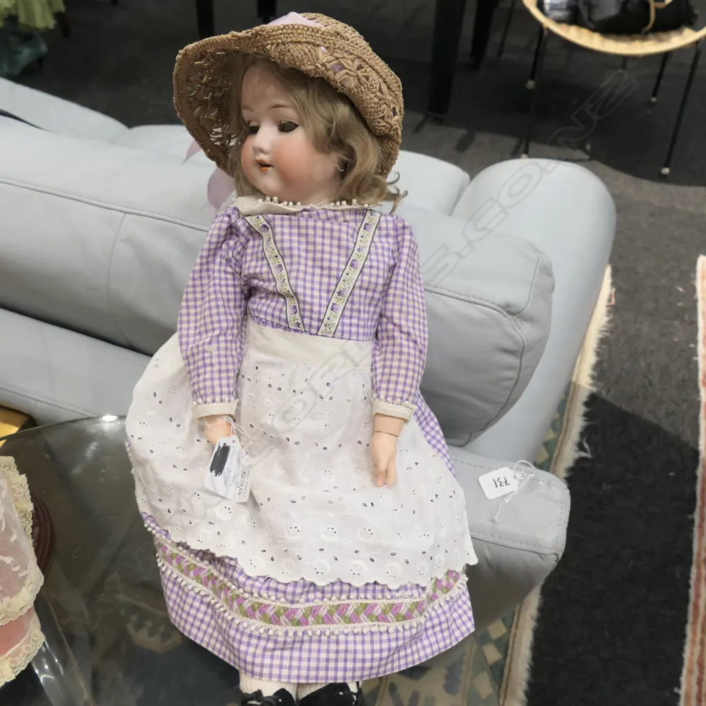 EARLY 19THC GERMAN A-M 390 PORCELAIN DOLL Image 1++