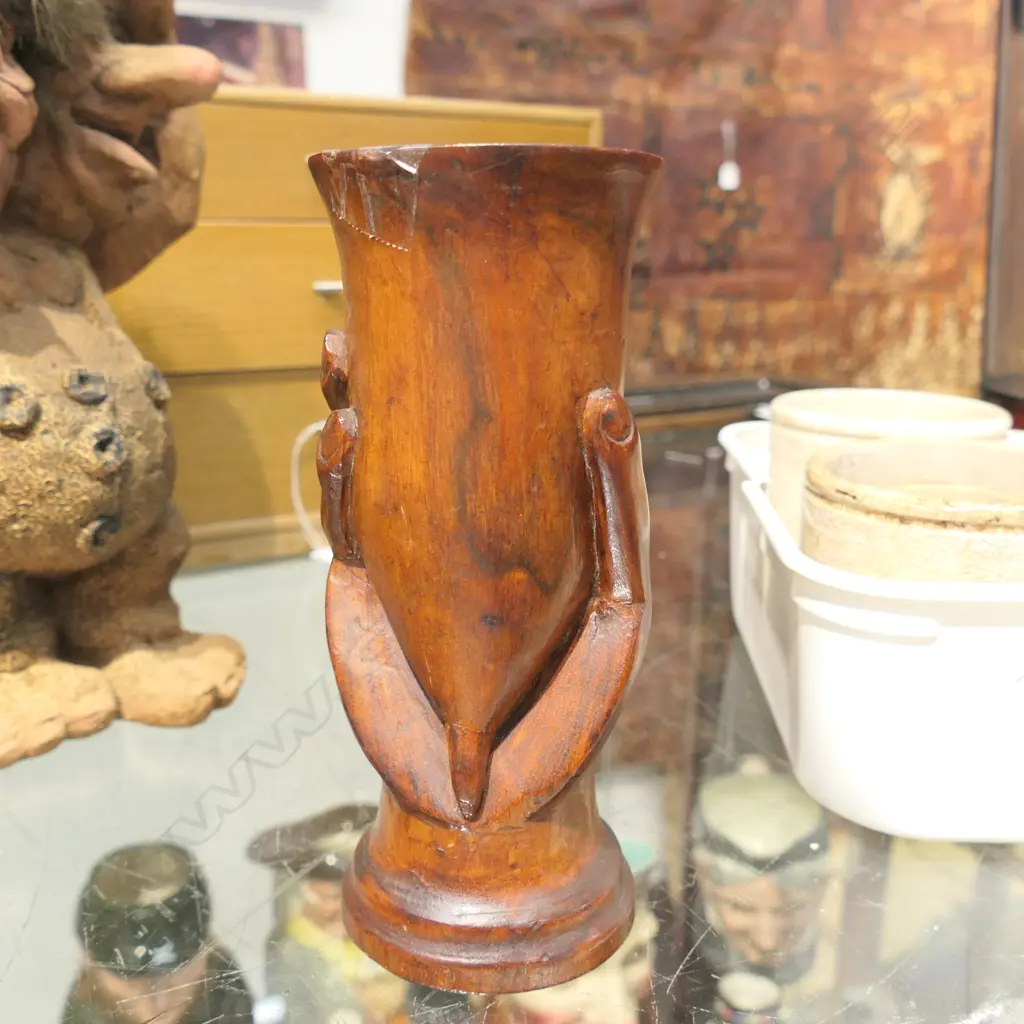 PITCAIRN ISLAND CARVED HAND VASE Image 1++