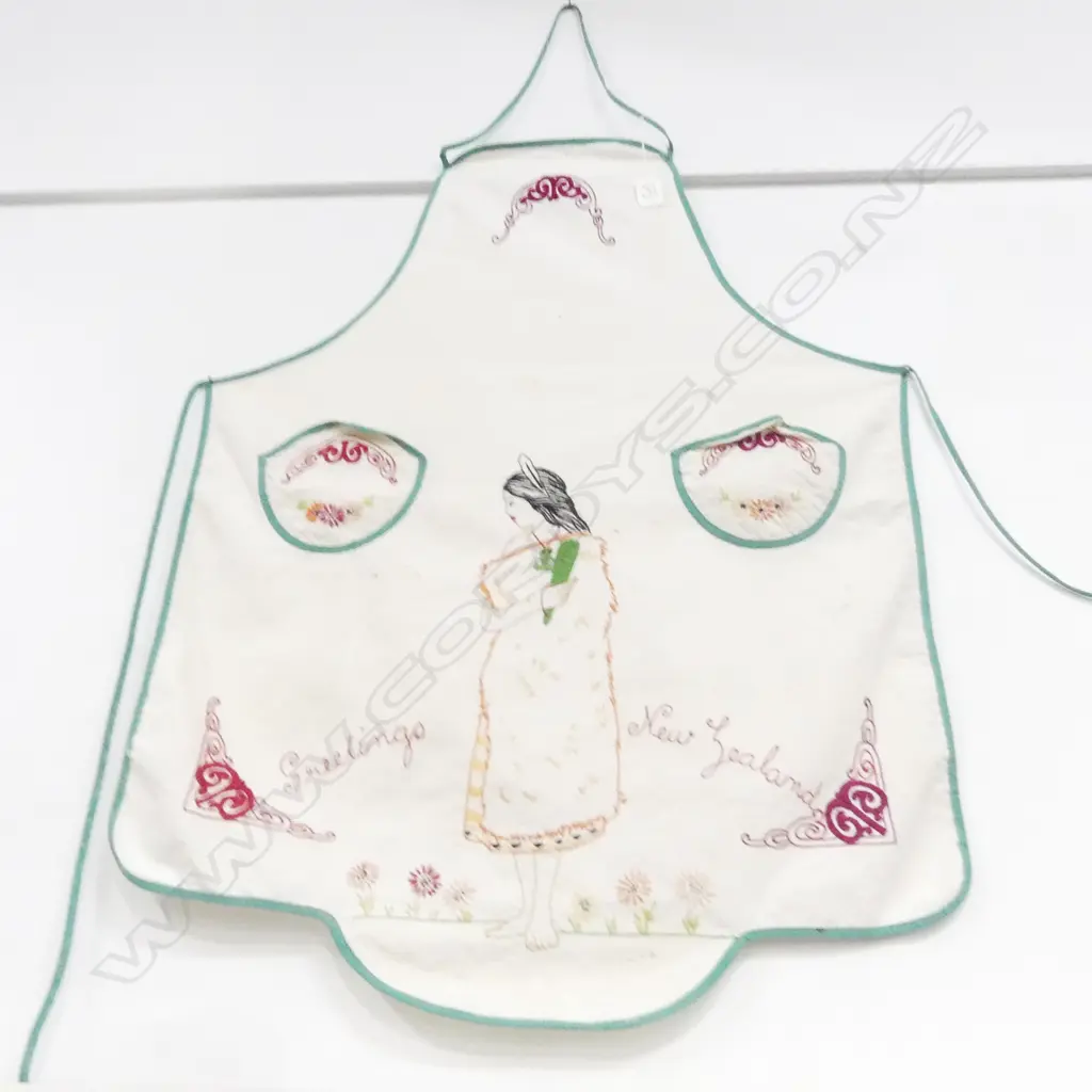 NZ FOLK ART APRON EMBROIDERY Image 1++