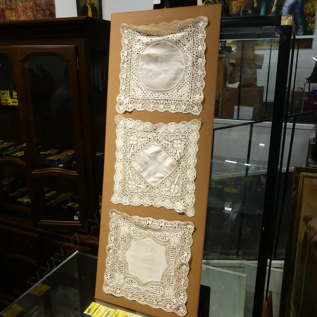 MOUNTED VICTORIAN LACE L. 990MM Image 1++