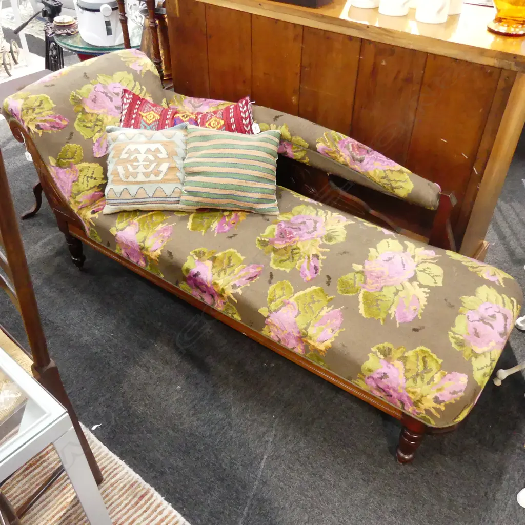 LATE VICTORIAN CHAISE LOUNGE Image 1++