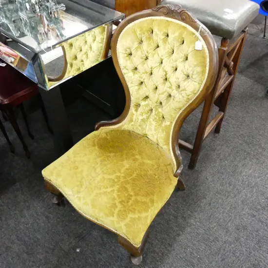 VICTORIAN STYLE BUTTON BACK GRANDMOTHER CHAIR H. 900 MM