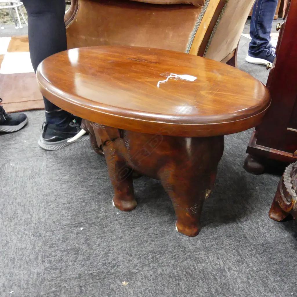 WOODEN ELEPHANT BASE SIDE TABLE Image 1++