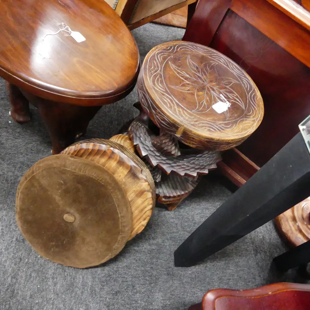 CIRCULAR CARVED WOODEN STOOL H. 440 MM AND FOOTREST W. BROWN VELVET CUSHION Image 1++