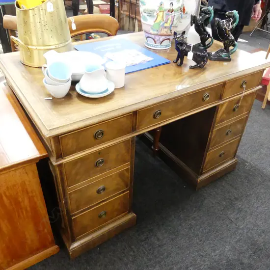 MAHOGANY TWIN PEDESTAL DESK W. 1220MM