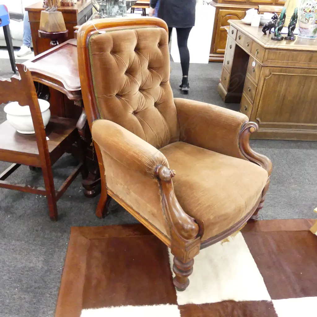 VICT. BUTTON BACK LIBRARY CHAIR Image 1++