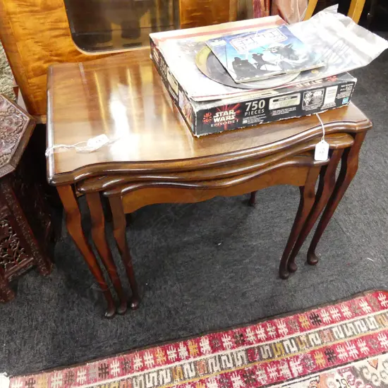 QUEEN ANNE STYLE NEST OF 3 TABLES 