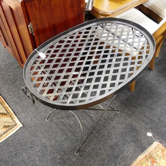 METAL FRAMED FOLDING OVAL TABLE