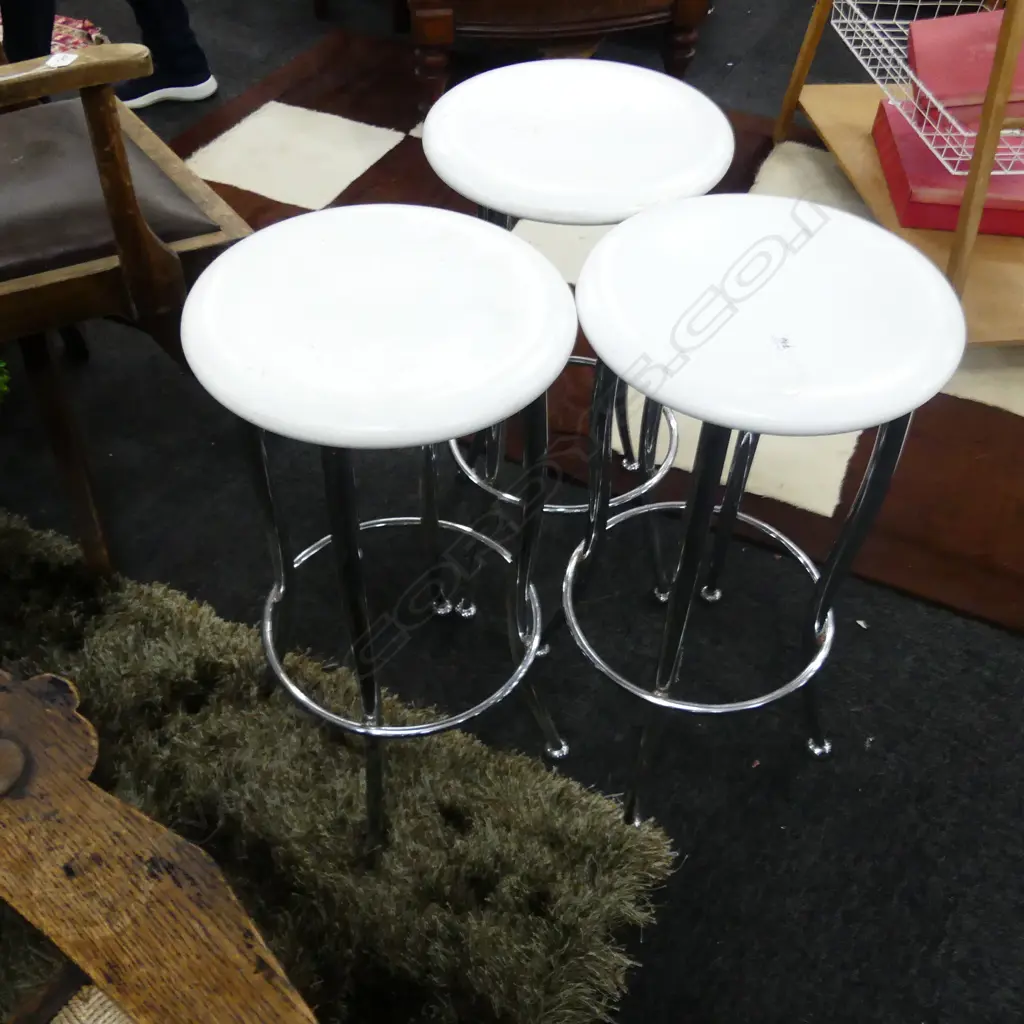 3 CHROME BARSTOOLS Image 1++