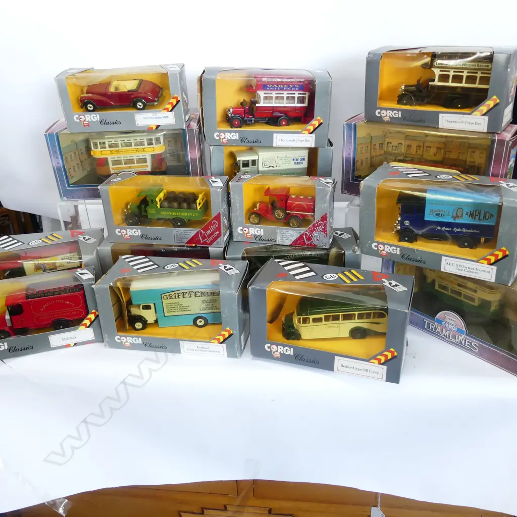 BOX OF 16 CORGI CLASSICS / TRAMLINES MODELS Image 1++