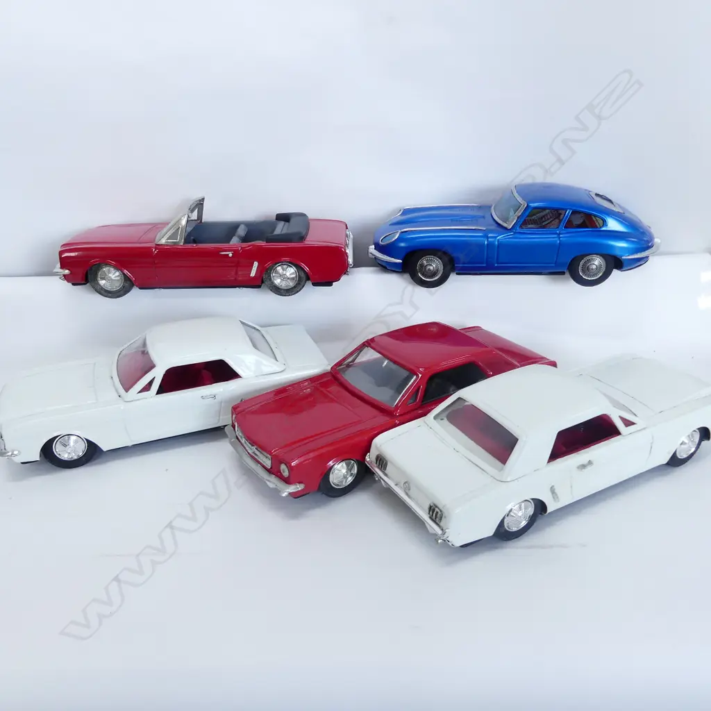 BOX OF 5 LARGE SCALE JAPANESE TINPLATE CARS Image 1++
