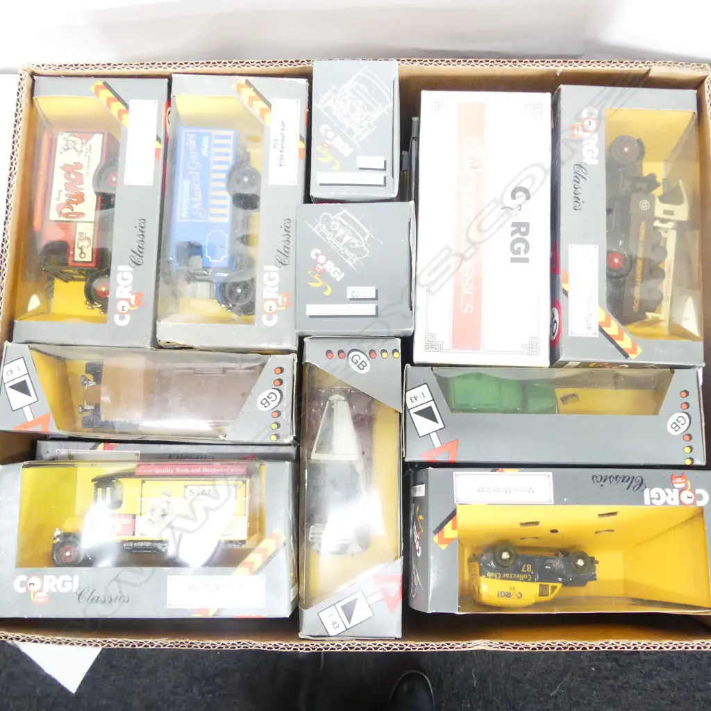 BOX OF 25 CORGI CLASSICS MODELS Image 1++
