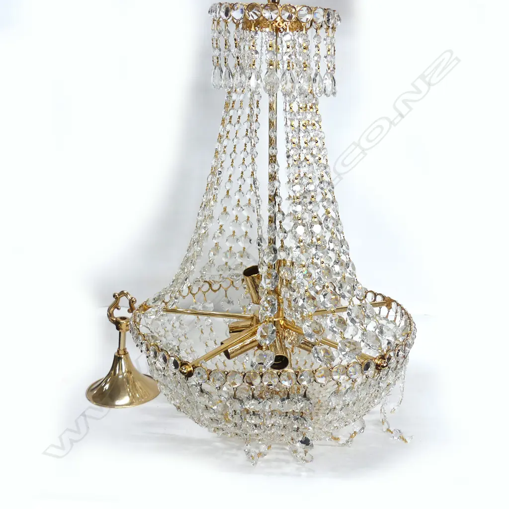 CHANDELIER LIGHT FITTING Image 1++