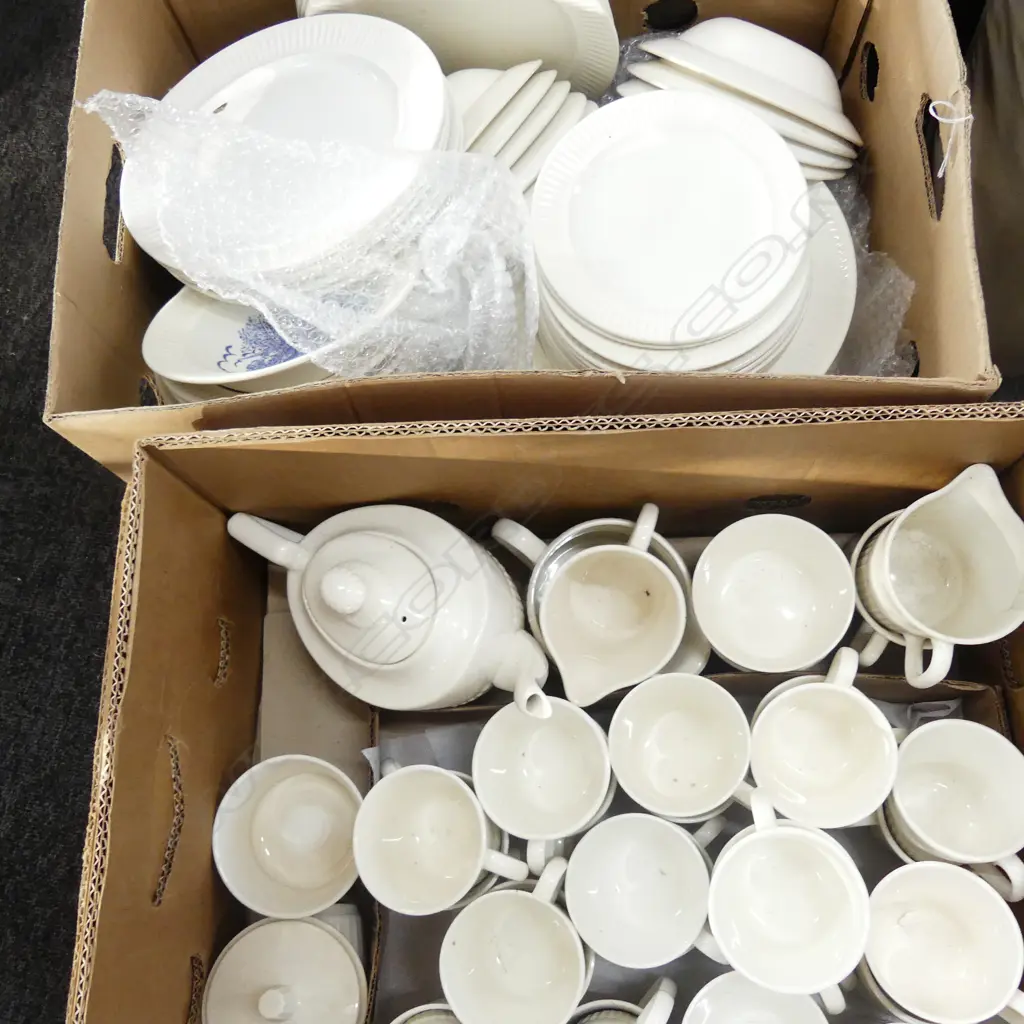 2 BOXES OF ASST CROWN LYNN DINNERWARE + OTHERS Image 1++