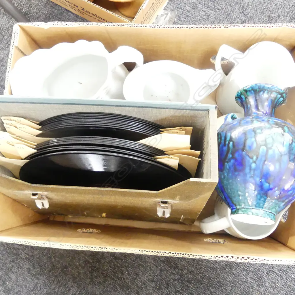 LOT ASST JUGS /VASE / 78S ETC Image 1++